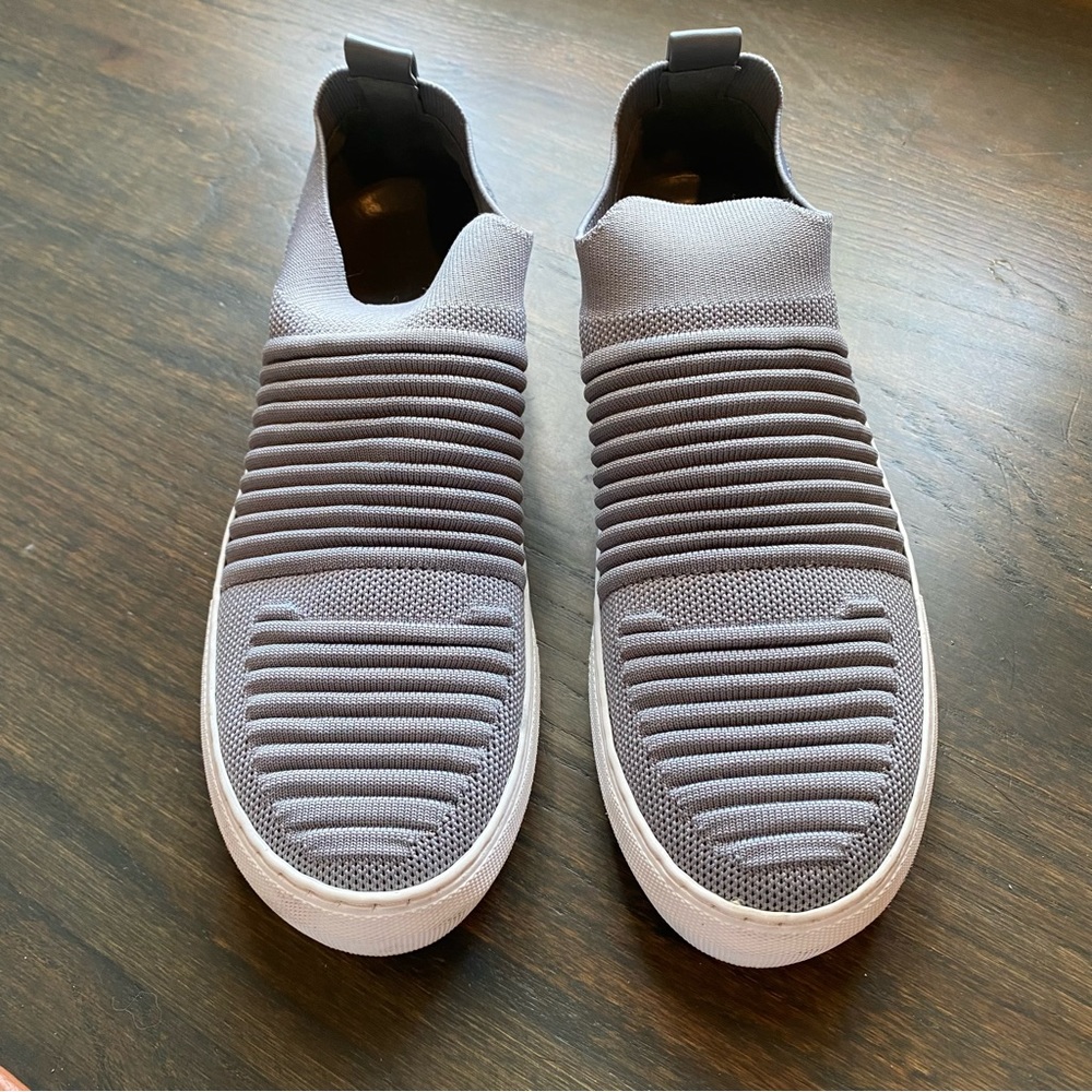 Wonderly Bryna gray athletic pull on sneakers sz 8.5